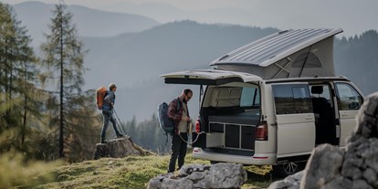 Anbieter - Berchtesgaden - Bereite Dich auf Dein nächstes Abenteuer vor! Passende Campingausstattung – Heckausbau/Küchen, Outdoor Küchen, Fenstertaschen, Autositztaschen, Schlafsysteme sowie Zubehör für Deinen Bus. - QUBIQ Camping Module