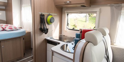 Anbieter - Fahrzeugarten: Mietfahrzeuge - Bütschwil - gut ausgestattete Küche - Eschis Mobil und Freizeit