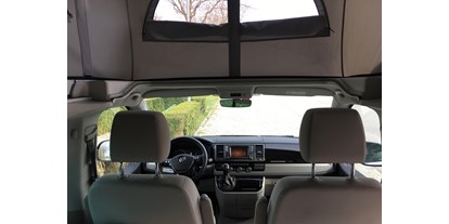Anbieter - Bühler - Fahrerraum von niio rent's VW Bus Edition 30 - niio rent
