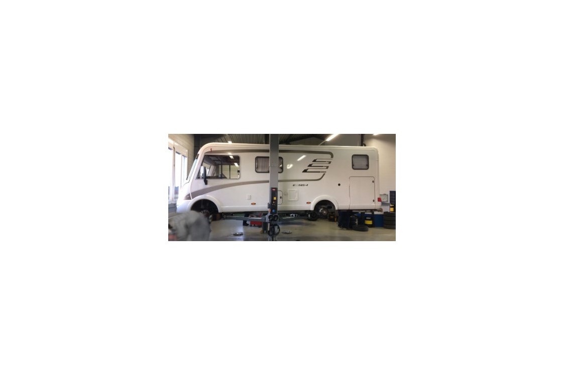 Camper:  Ihre Garage für Caravan Service und Reparaturen  - Dorfgarage A. Mayer