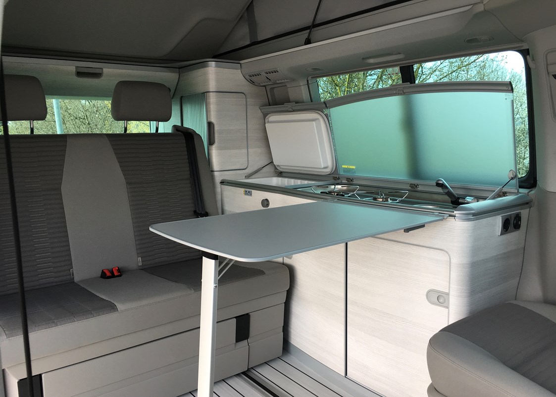 Camper: Küche von niio rent's VW Bus Edition 30 - niio rent